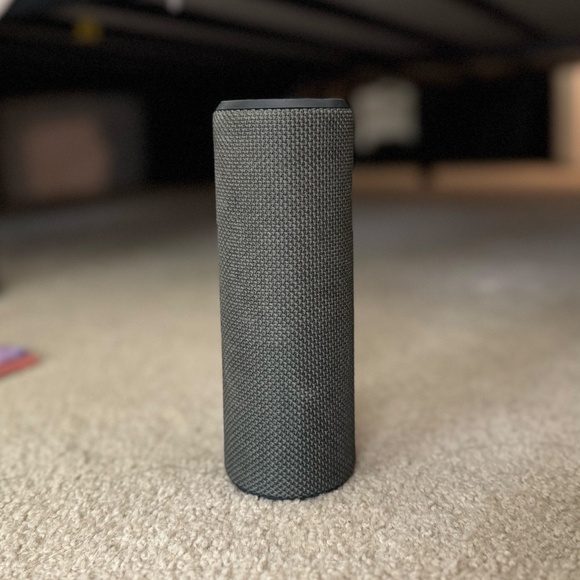 UE Boom portable bluetooth speaker - Picture 5 of 7